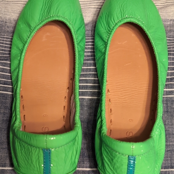 Tieks Green Ballet Flats Vibrant Slip-On Shoes - Picture 5 of 7